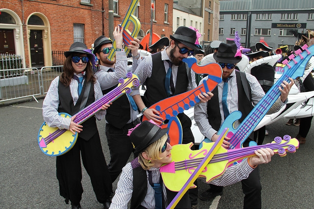 Music themed performers, street entertainers, jazz costumes