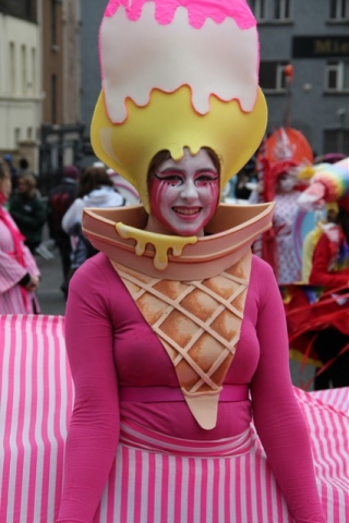 Sweet themed entertainers, street performers, ice creeam costumes