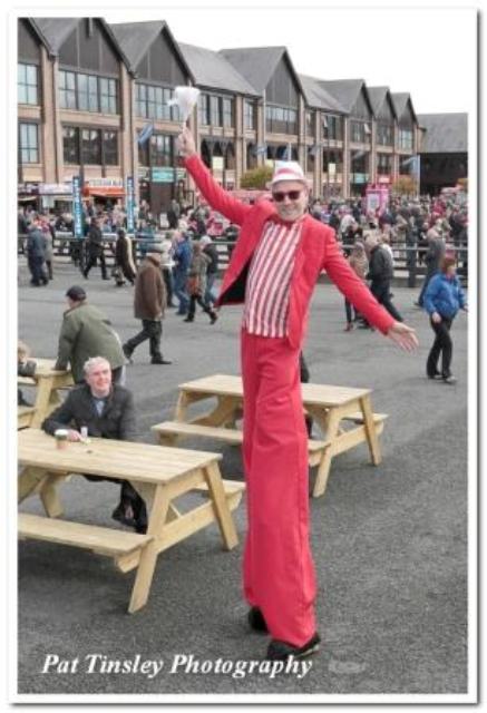 Stilt walkers Ireland, Street entertainers Ireland, Circus acts