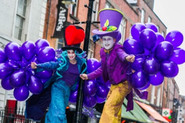 Stilt walkers Ireland, Street entertainers Ireland, Circus acts